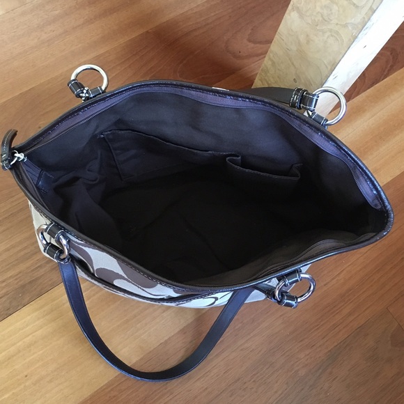 Coach Zipper Signature Tote Bag - Picture 3 of 4