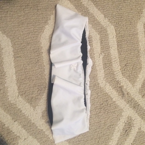 White strapless bikini - Picture 2 of 3