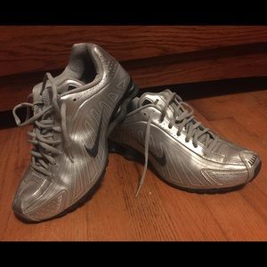 Women's Nike shox tennis shoes.