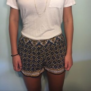 Patterned short shorts