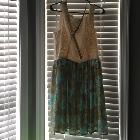 Lace & flower dress with belt