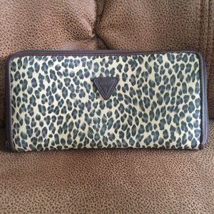 Authentic guess wallet