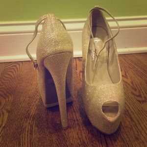 Gold pumps