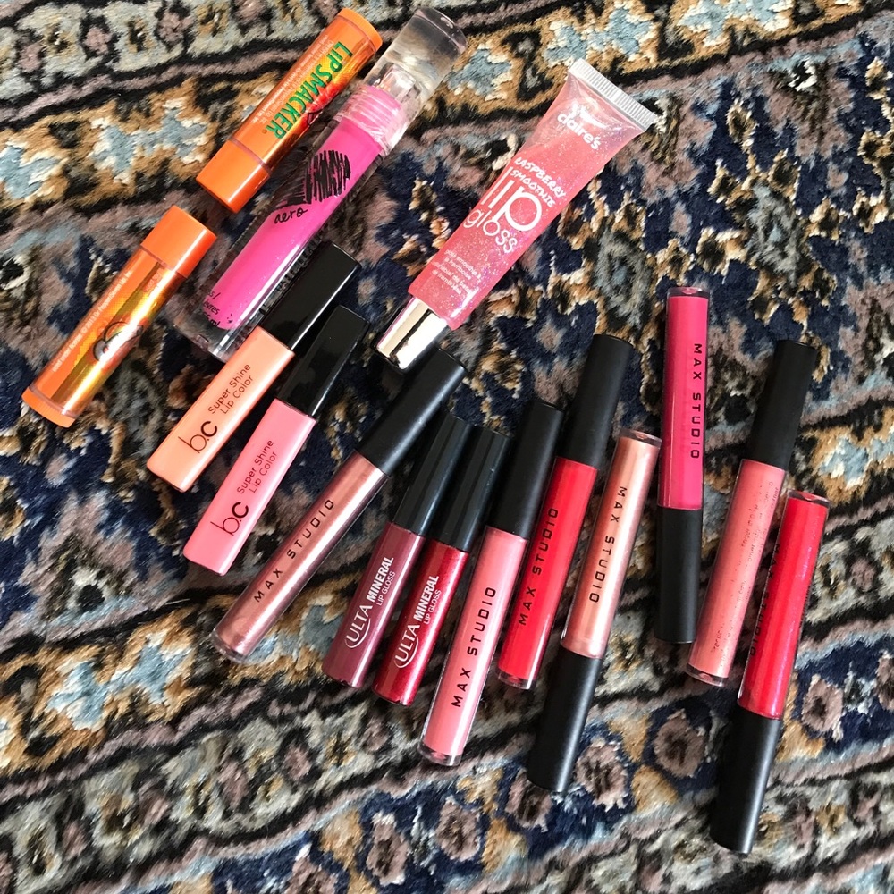 Lipgloss bundle! 13 glosses and two chapsticks.