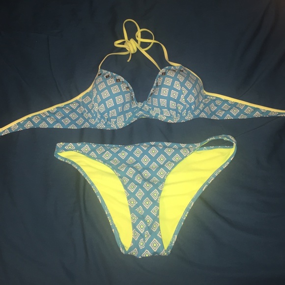 Hollister Bikini - Picture 1 of 2