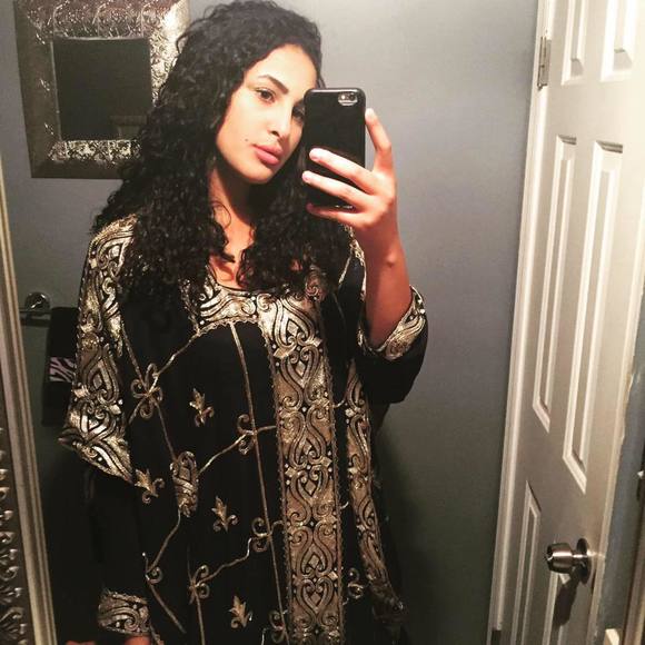 Meet your Posher, Yasmine