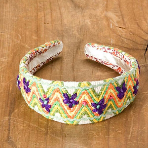 Flowered yarn headband