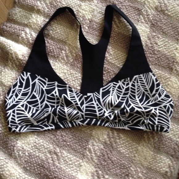 NWOT Lulu Swim Suit Top