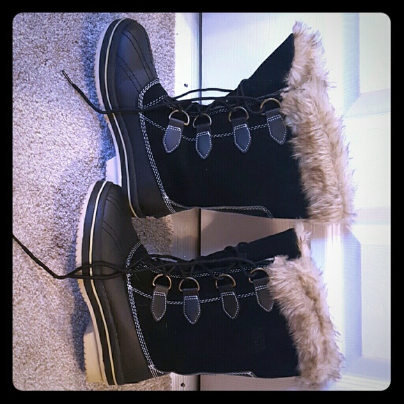 Snow boots