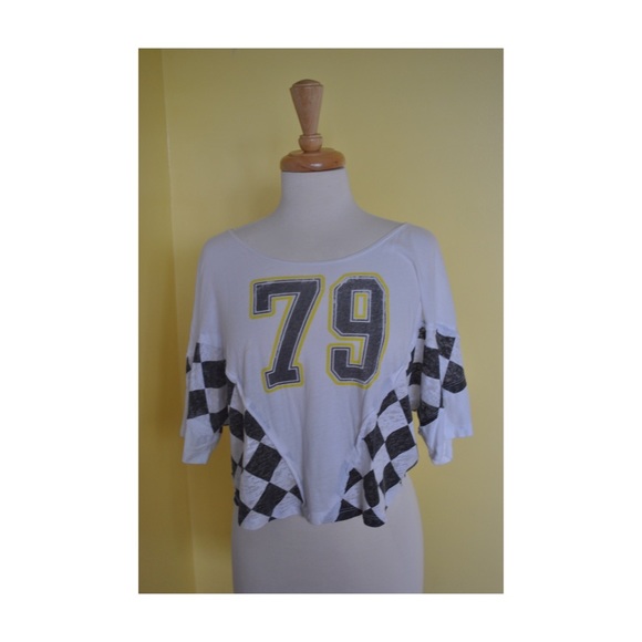 79 : checkered top