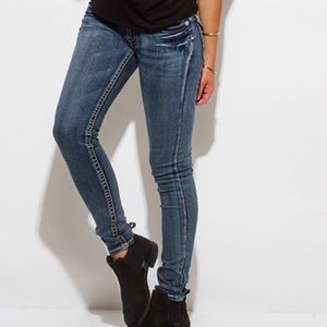 🎉HP BEST IN RETAIL 🎉Embellished Jeans 🌹