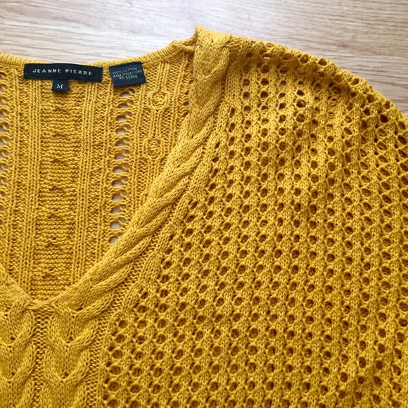❌SOLD❌ Long sleeve knit top