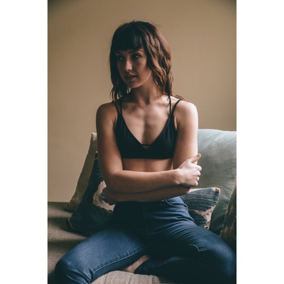 •BUY 2 GET 1 FREE• Criss Cross Strappy Bralette - Picture 2 of 2