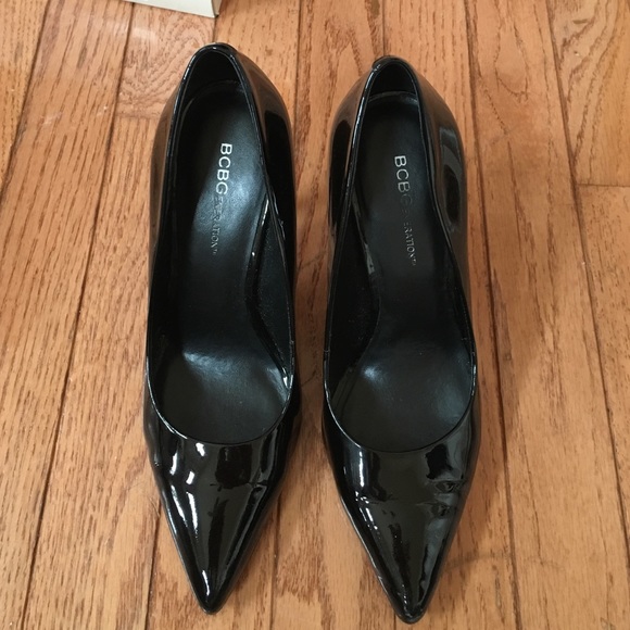 Black pointy pumps