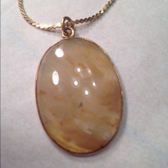 14KT gold chain with pendant
