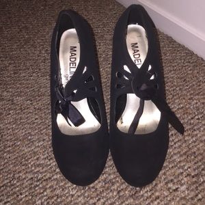 Super comfy black heels