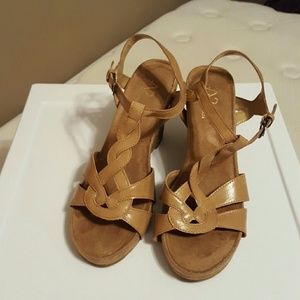 Nude wedges