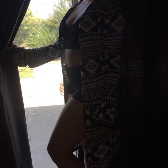 Small forever 21 long sleeve sweater - Picture 3 of 4
