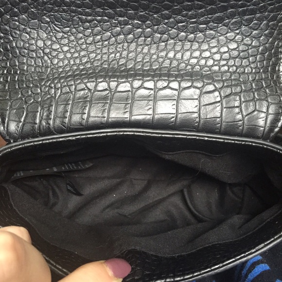Black Faux Croc Skin Crossbody Bag - Picture 2 of 3