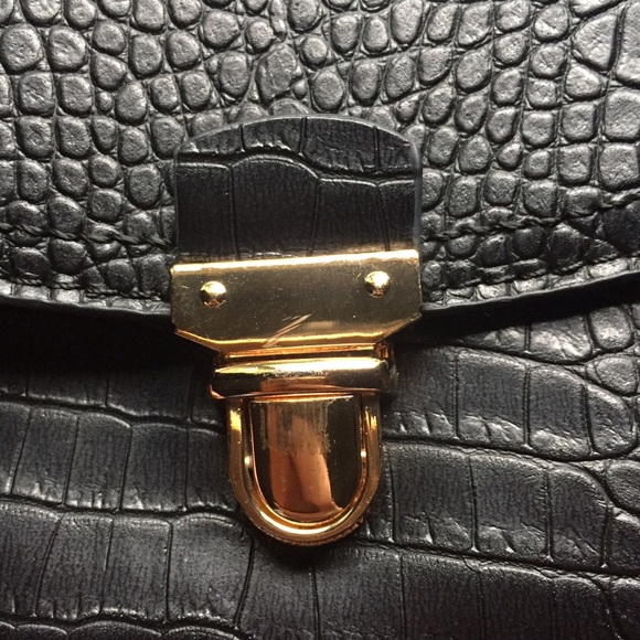 Black Faux Croc Skin Crossbody Bag - Picture 3 of 3