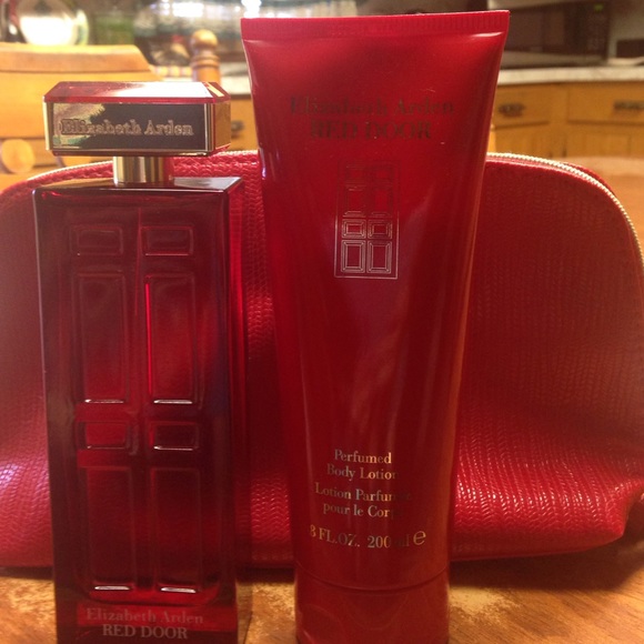ELIZABETH ARDEN RED DOOR GIFT SET