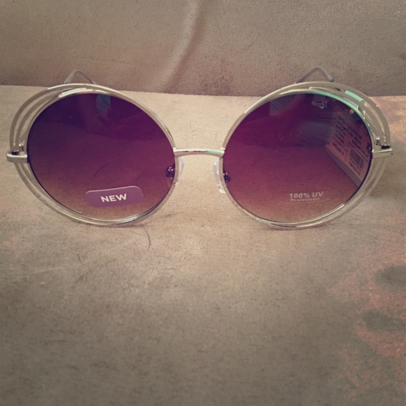 Brand new round sunglasses in silver