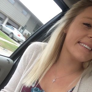 Meet your Posher, Halie