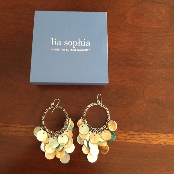 Lia Sophia dangling earrings!