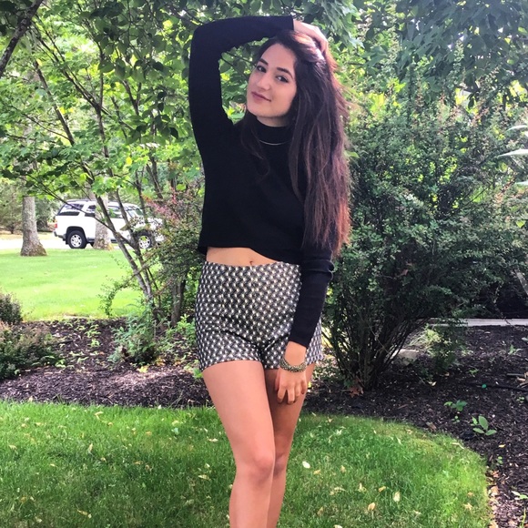 Meet your Posher, Julia - Picture 2 of 6