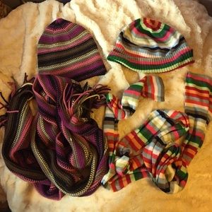 Lot of winter hat and scarf sets
