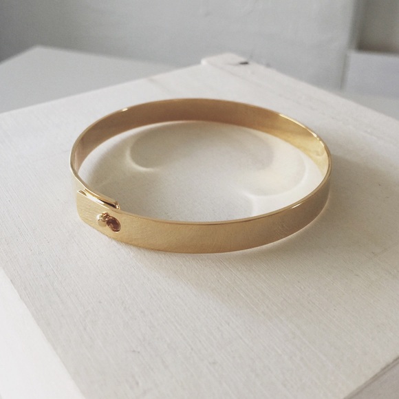 • Clasp Bangle • - Picture 3 of 4