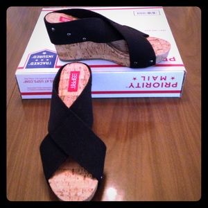 😎$FIRM$😎 NWOT ESPRIT Sandals 8 1/2M