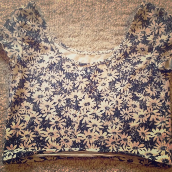Grey and white daisy crop top - Picture 1 of 2