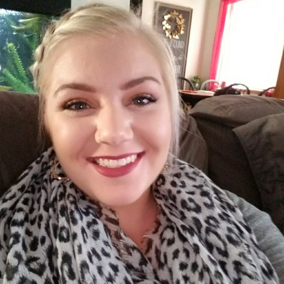 Meet your Posher, Sara - Picture 3 of 4