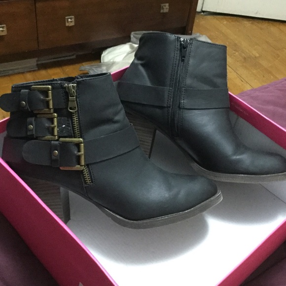 Just Fab Booties 👢 - Picture 2 of 4