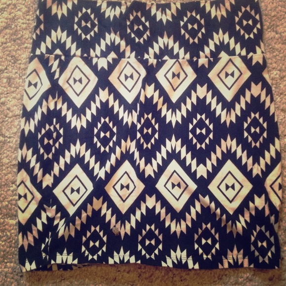 Aztec print body con skirt - Picture 1 of 2