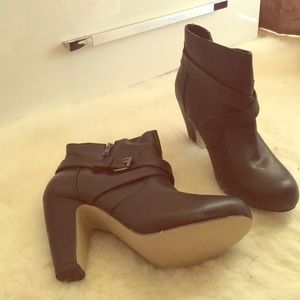 Madden girl booties never worn brand new !