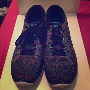 Men's size 8.5 Nike flyknit lunar 3
