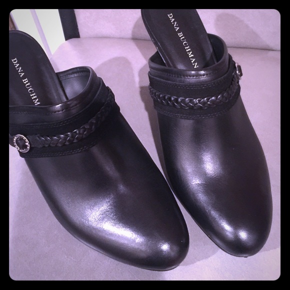Black slip-on 3 inch Dana Buchman shoes.