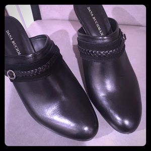 Black slip-on 3 inch Dana Buchman shoes.