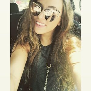 Meet your Posher, Cassandra