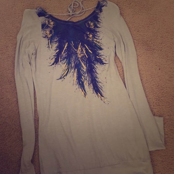 Miley Cyrus Long-Sleeve Top w Feather Design