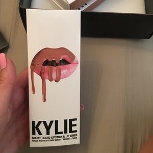 Exposed Kylie lip kit