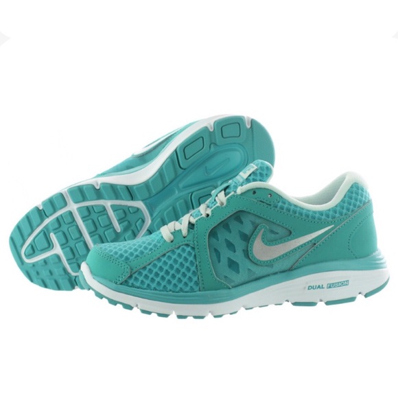 Nike Tennis Shoes