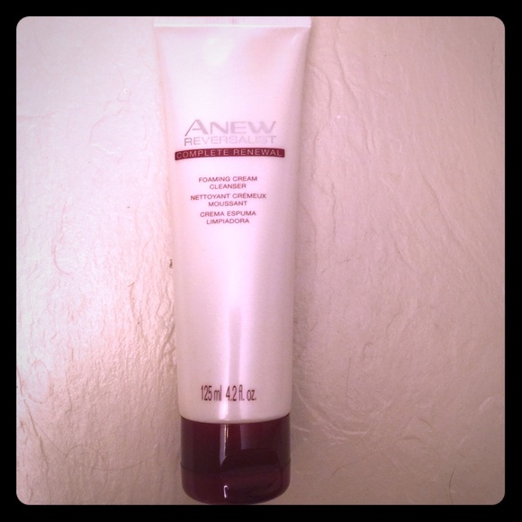 BRAND NEW Avon Foaming Cream Cleanser!!🌺💚🎉
