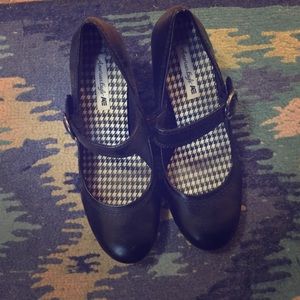 Black maryjane heels