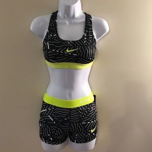 New with tag Nike Shorts & Sport Bra