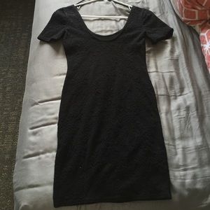 Black fitted dress with little sleeves