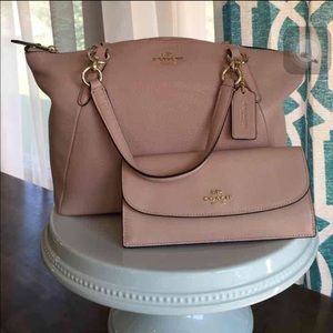 New Coach Kelsey Crossbody with Wallet has tags