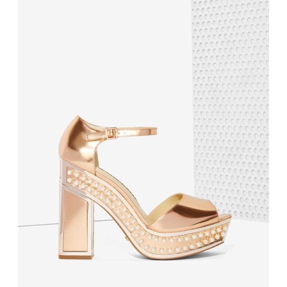 ISO I have to have these shoes!!!